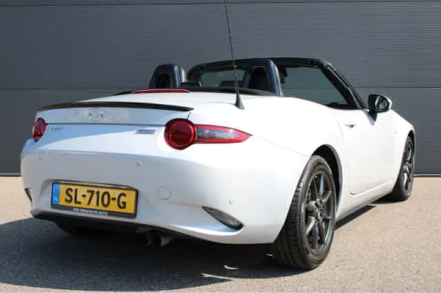 Mazda MX-5 (2018) thumbnail 3