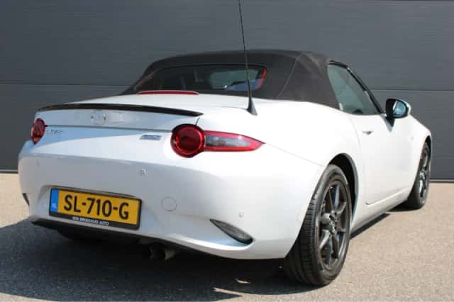 Mazda MX-5 (2018) thumbnail 4
