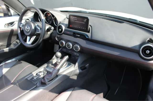 Mazda MX-5 (2018) thumbnail 5