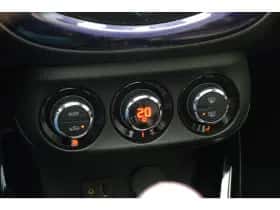 Opel Adam (2013) thumbnail 24