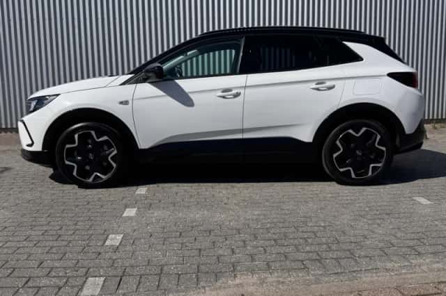 Opel Grandland (2023) thumbnail 2