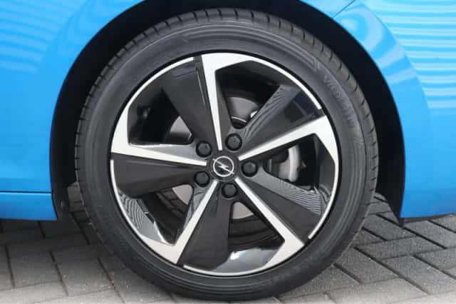 Opel Astra (2023) thumbnail 15