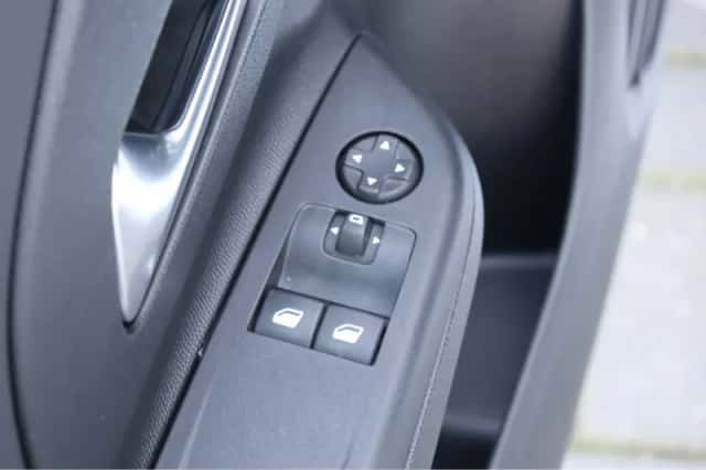 Opel Corsa (2022) thumbnail 18