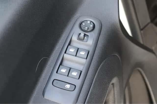 Opel Combo (2019) thumbnail 19