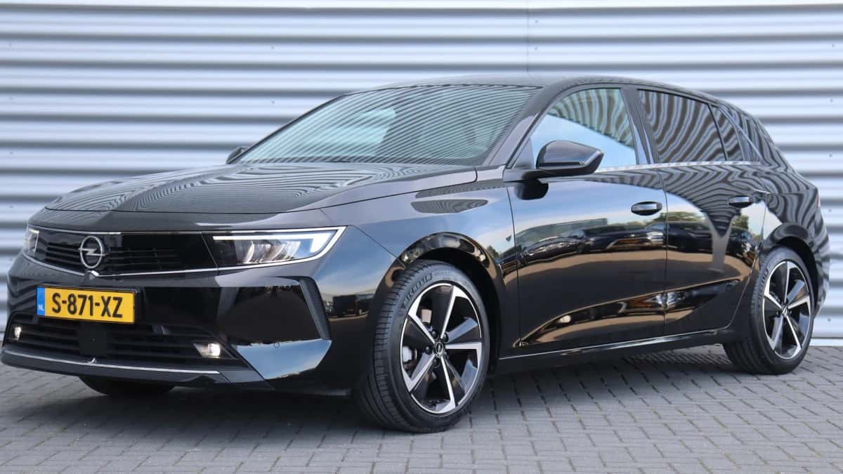Opel Astra (2023) — foto 1