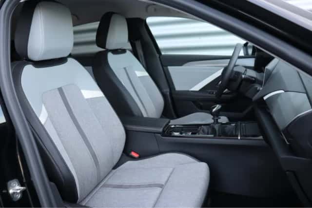Opel Astra (2023) thumbnail 18