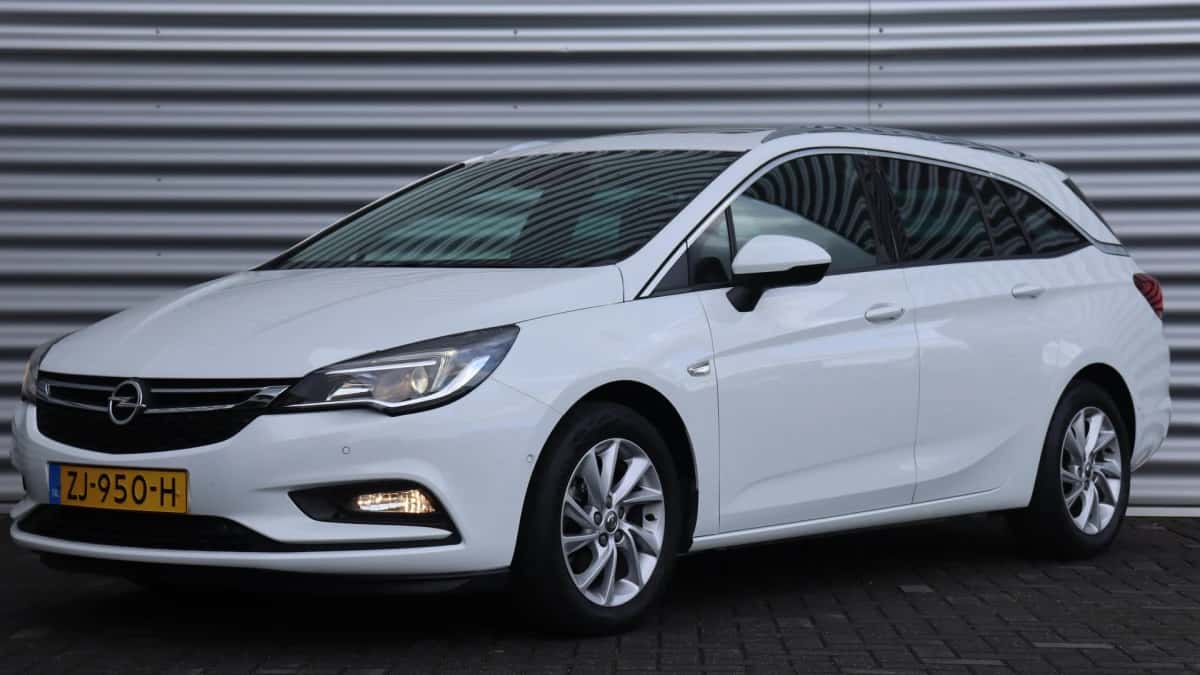 Opel Astra (2019) — foto 1