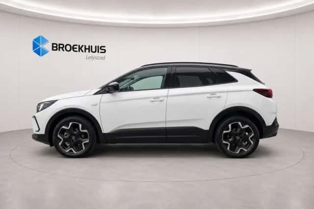Opel Grandland (2024) thumbnail 2