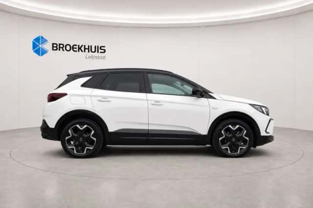 Opel Grandland (2024) thumbnail 3