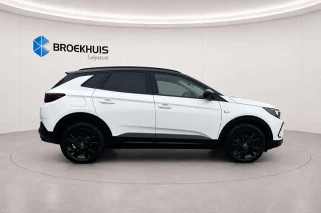 Opel Grandland (2024) thumbnail 3