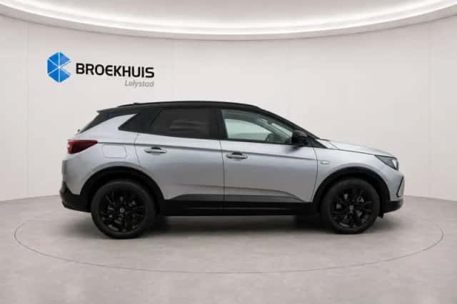 Opel Grandland (2023) thumbnail 3
