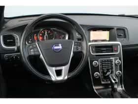 Volvo V60 (2018) thumbnail 3