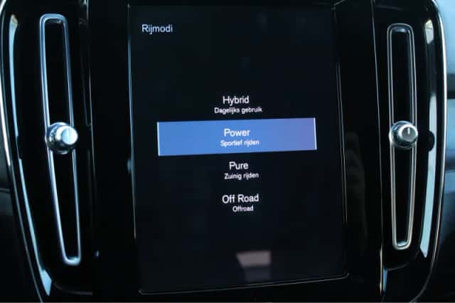 Volvo XC40 (2022) thumbnail 25