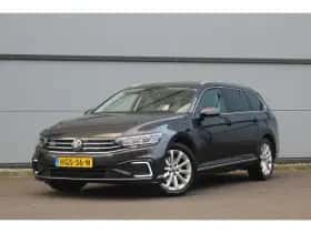 Volkswagen Passat (2022) thumbnail 1