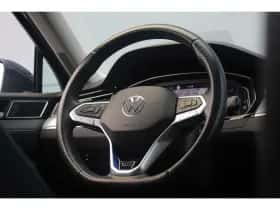 Volkswagen Passat (2022) thumbnail 16