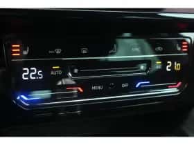 Volkswagen Passat (2022) thumbnail 35