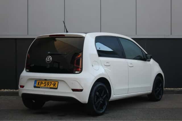 Volkswagen Up! (2016) thumbnail 2
