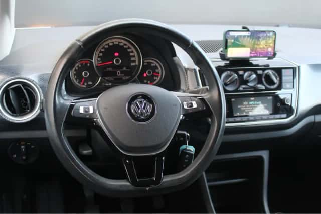 Volkswagen Up! (2016) thumbnail 3