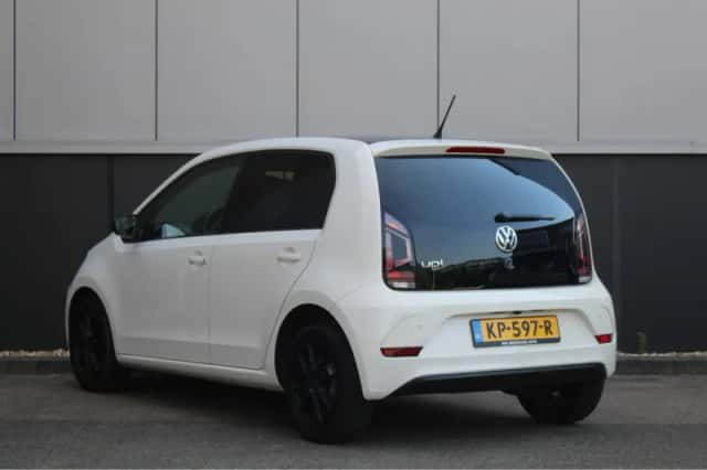 Volkswagen Up! (2016) thumbnail 6