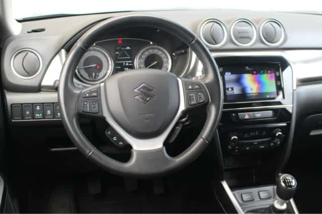 Suzuki Vitara (2023) thumbnail 3