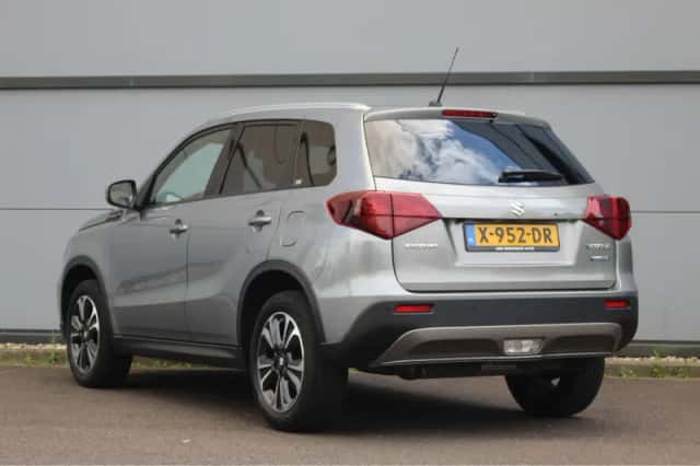 Suzuki Vitara (2023) thumbnail 6