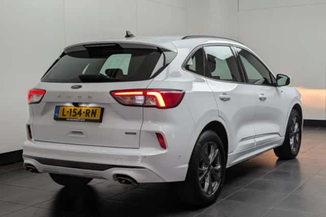 Ford Kuga (2021) thumbnail 3