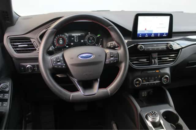 Ford Kuga (2021) thumbnail 3