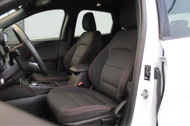 Ford Kuga (2021) thumbnail 4