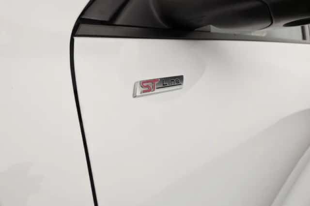 Ford Kuga (2021) thumbnail 5