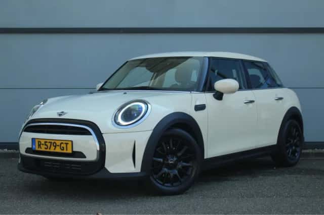 MINI One (2022) thumbnail 1