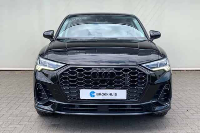 Audi Q3 (2022) thumbnail 2