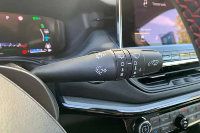Jeep Compass (2024) thumbnail 15