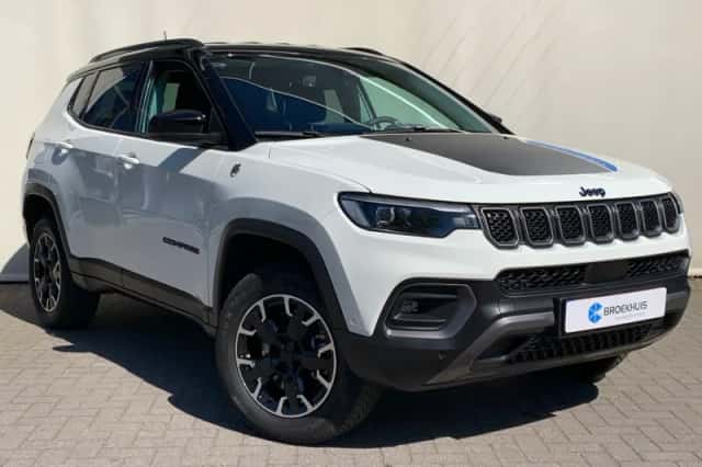 Jeep Compass (2024) thumbnail 3