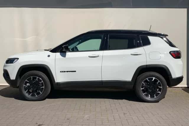Jeep Compass (2024) thumbnail 4