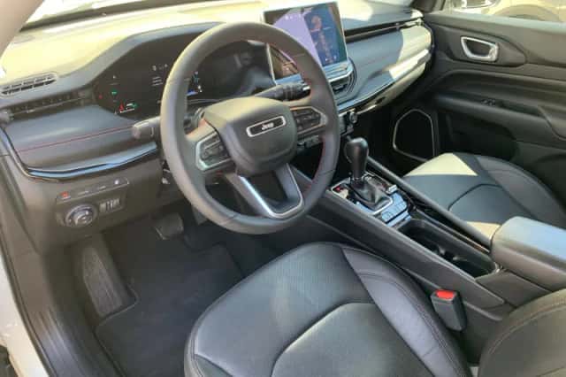 Jeep Compass (2024) thumbnail 8