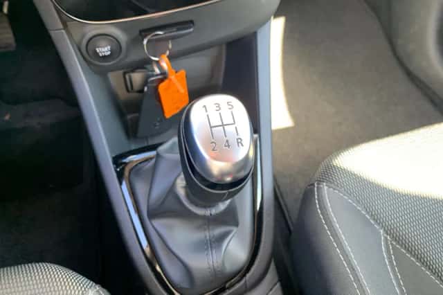 Renault Clio (2019) thumbnail 24