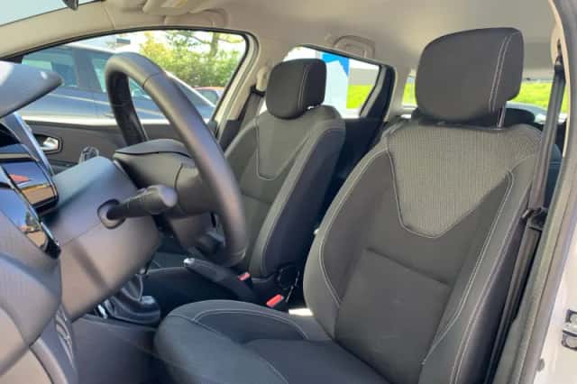 Renault Clio (2019) thumbnail 25