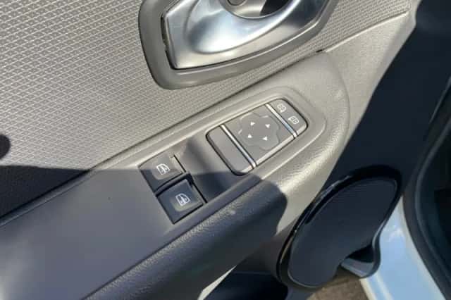 Renault Clio (2019) thumbnail 9