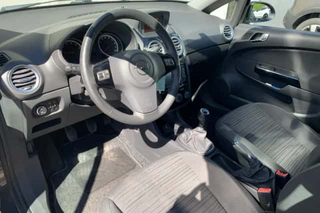 Opel Corsa (2014) thumbnail 8