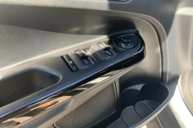 Ford B-Max (2015) thumbnail 9