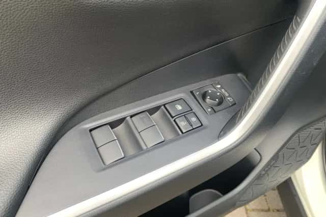 Toyota RAV4 (2019) thumbnail 9