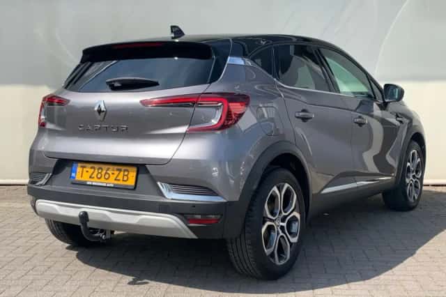 Renault Captur (2023) thumbnail 6