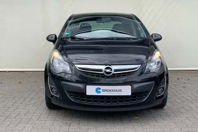 Opel Corsa (2014) thumbnail 2
