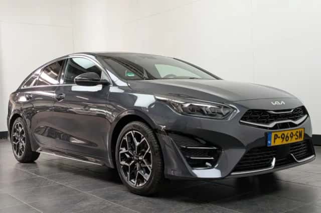 Kia Proceed (2022) thumbnail 2