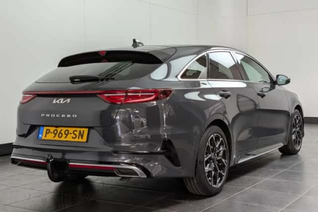 Kia Proceed (2022) thumbnail 3