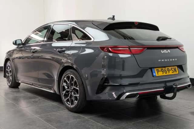 Kia Proceed (2022) thumbnail 4
