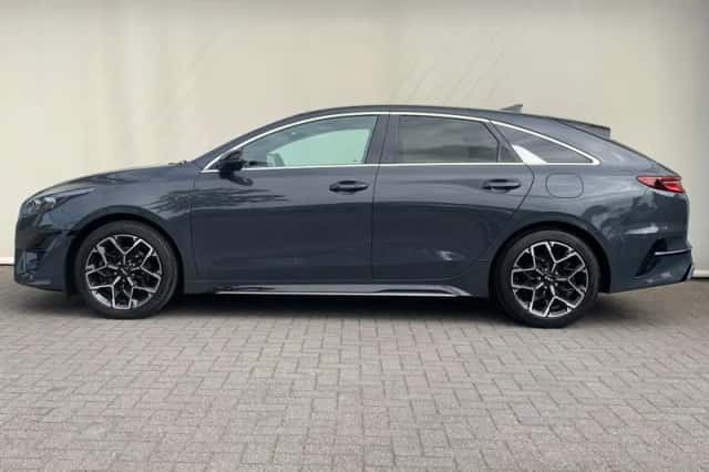 Kia Proceed (2022) thumbnail 4