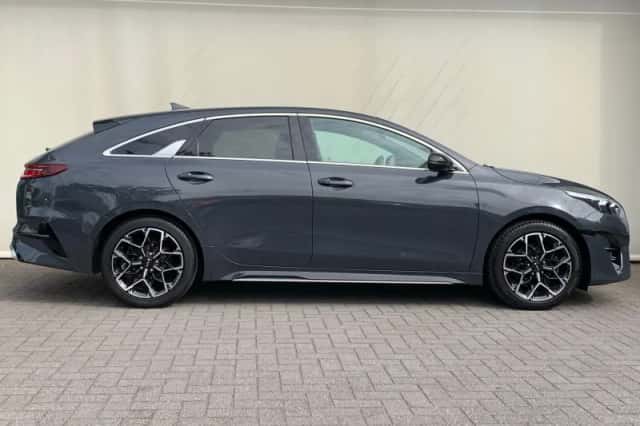 Kia Proceed (2022) thumbnail 6