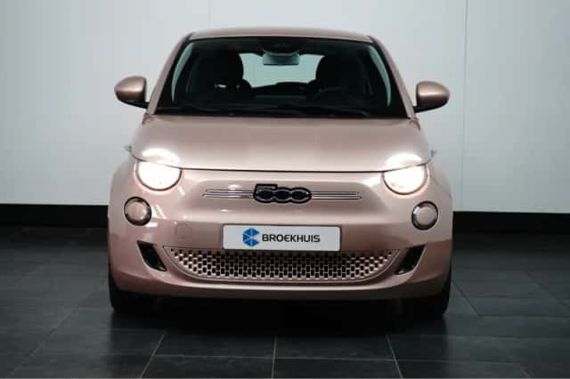 Fiat 500e (2023) thumbnail 2