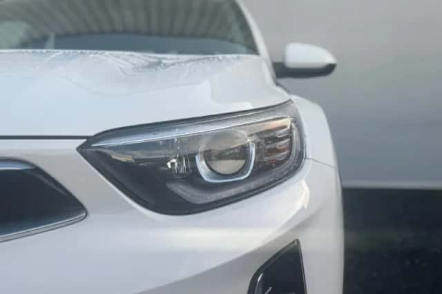 Kia Stonic (2021) thumbnail 3
